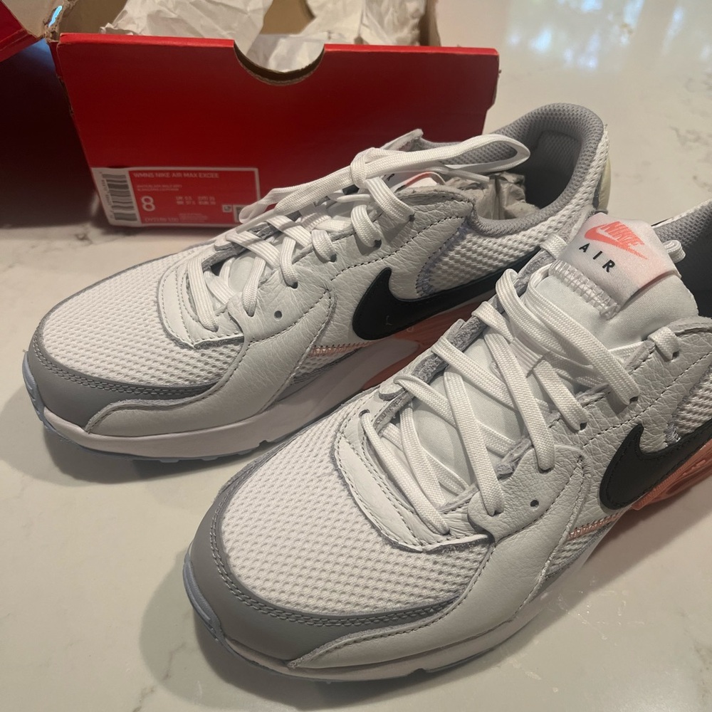 Women’s Nike Air Excee Sneakers Size 8